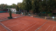 Tennisanlage direkt an der Flutmulde